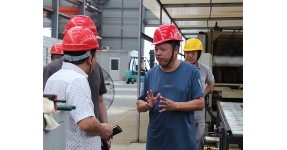 聚焦 | 海外客戶慕名來到淄博偉業不銹鋼